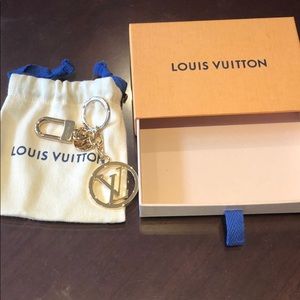 BRAND NEW LV FACETTE GOLD KEYCHAIN
